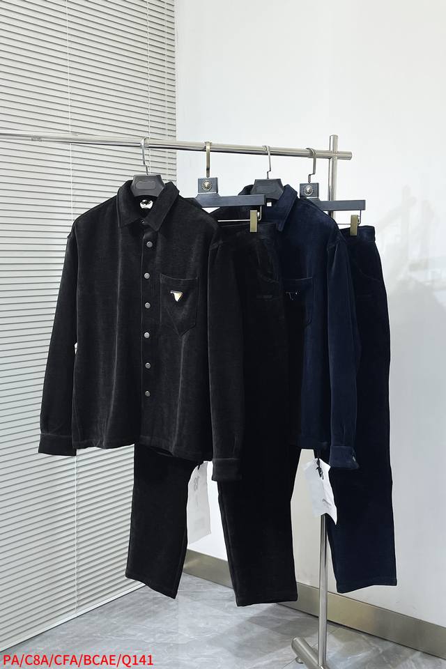 上衣 裤子 Q141 pa prada 普拉达，2025秋季最新品，同步有售，时尚休闲，进口原版面料，做工极为复杂，唯一可以做代购级别的渠道狠货，顶级印胶工艺字