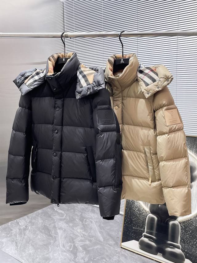 巴宝莉 Burberry 2025秋冬新款连帽羽绒服外套，一衣两穿，可拆马甲，爆款来袭，高版本。内充90绒，蓬松又保暖，品相超级好。进口防风防雨面料，软糯亲肤，