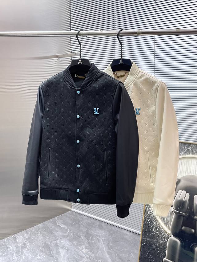 路易威登 Lv 2025新款 棒球领 夹克 外套，高端版本！专柜定制面料 透气舒适度高，细节无可挑剔，品牌元素设计理念，体现高品质。手感细腻柔软！呈现休闲裁剪，