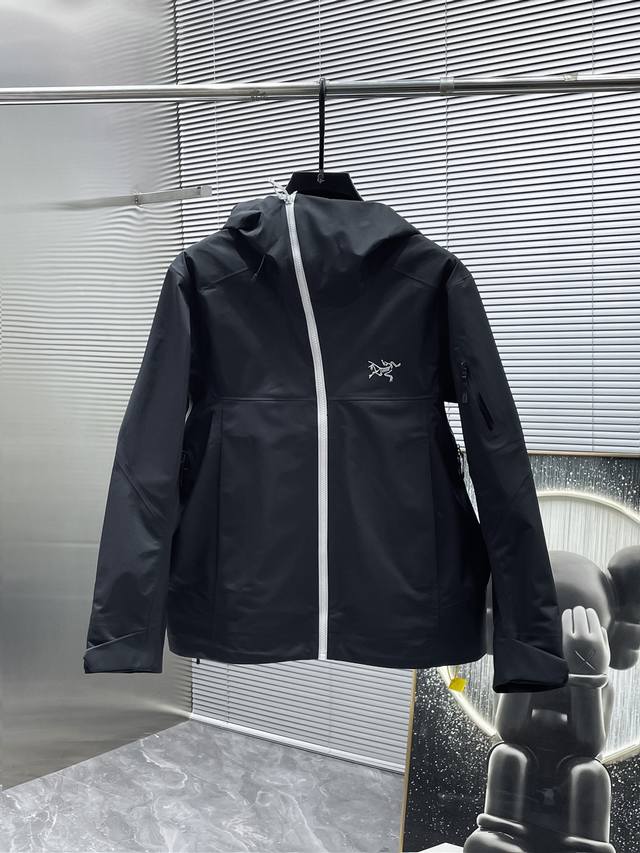 Arcteryx丨Side Winder 始祖鸟 响尾蛇 冲锋衣 响尾蛇独特的斜拉链设计 性能上会更好一些 Goretex 3L压胶面料 版型上大致和老版的Ru