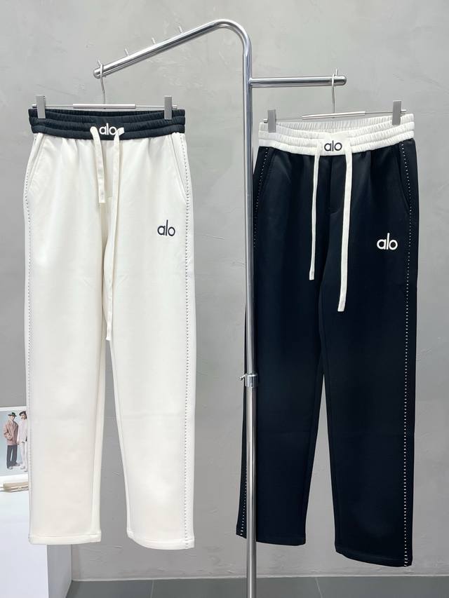 Alo Yoga 独家专供新款 休闲裤 高端版本！专柜定制面料 透气舒适度高，细节无可挑剔，品牌元素设计理念，体现高品质。手感细腻柔软！呈现休闲裁剪，上身版型超
