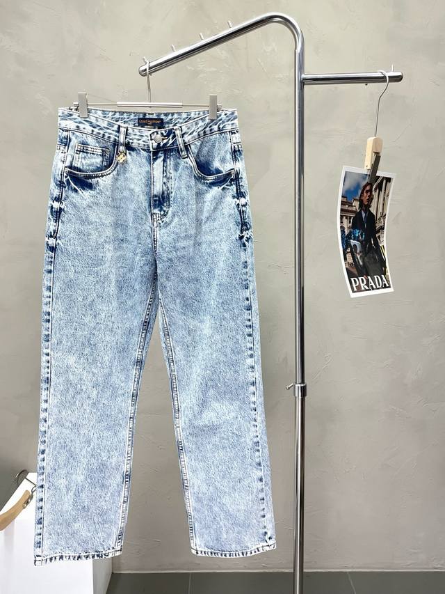 Louis Vuitton路易威登独家专供新款休闲牛仔裤高端版本！专柜定制面料 透气舒适度高，细节无可挑剔，品牌元素设计理念，体现高品质。手感细腻柔软！呈现休闲