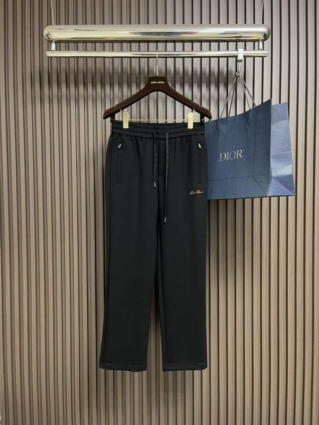 上衣 裤子 Lp Loropiana 2025Ss秋冬新款 拉链外套抽绳休闲裤套装 一套搭配真的好有秋日氛围感 懒人搭配福音 轻松穿出休闲随性气质 尺码：M-3