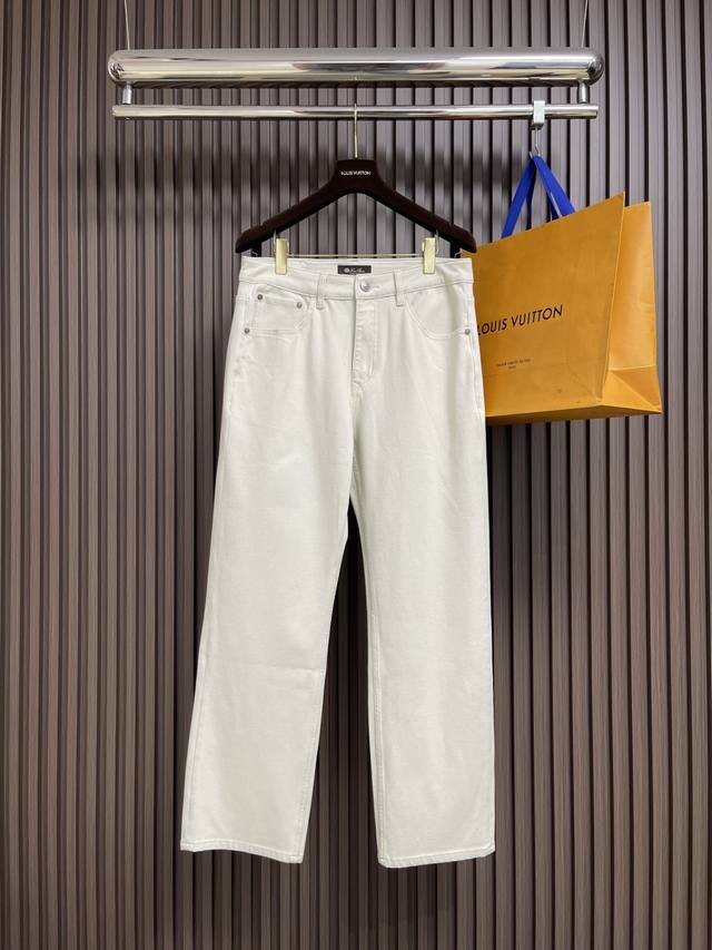 Lp Loropiana 2025Ss秋季新品休闲裤，休闲裤作为随时随地男人都能穿搭的时尚单品，简洁的设计配合高档面料，细节点缀，立体剪裁，手感顺滑光泽度高，上