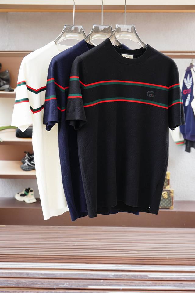 Gucci 古奇 2025Ss秋冬专柜同款同步上新打底短袖醋酸天丝羊毛针织面料 一体起脚针织 高端人士必备单品，懂货的来欢迎对比专柜 。码数M-3Xl