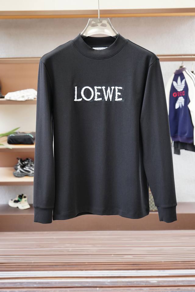 Loewe-罗意威2025秋冬新品，男士胸前经典 Logo刺绣基础款圆领长袖T恤打底衫！贸易公司渠道稀出，同步Gw发售，选用客供进口26S双纱纯棉材质制成，面料