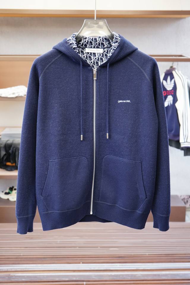 Dior迪奥-2025，男士高端翻领精梳羊毛连帽加厚外套：上海贸易公司渠道货，三高端品鉴限量系列，宝藏级臻品，独家发售！是意大利顶级奢侈品牌，主打羊绒和羊毛制品