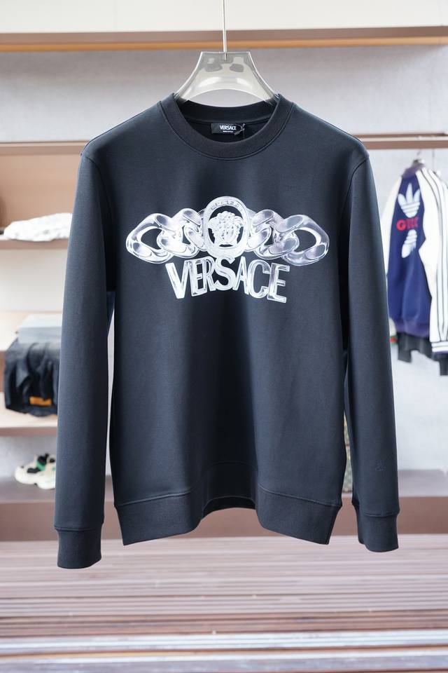 2025秋冬系列上 Versace-范思哲-套头圆领卫衣 纯色Logo搭配刺绣大标 高端大气经典系列，经典圆领设计时尚有型 简单大方，采用卫衣棉面料，保暖极佳