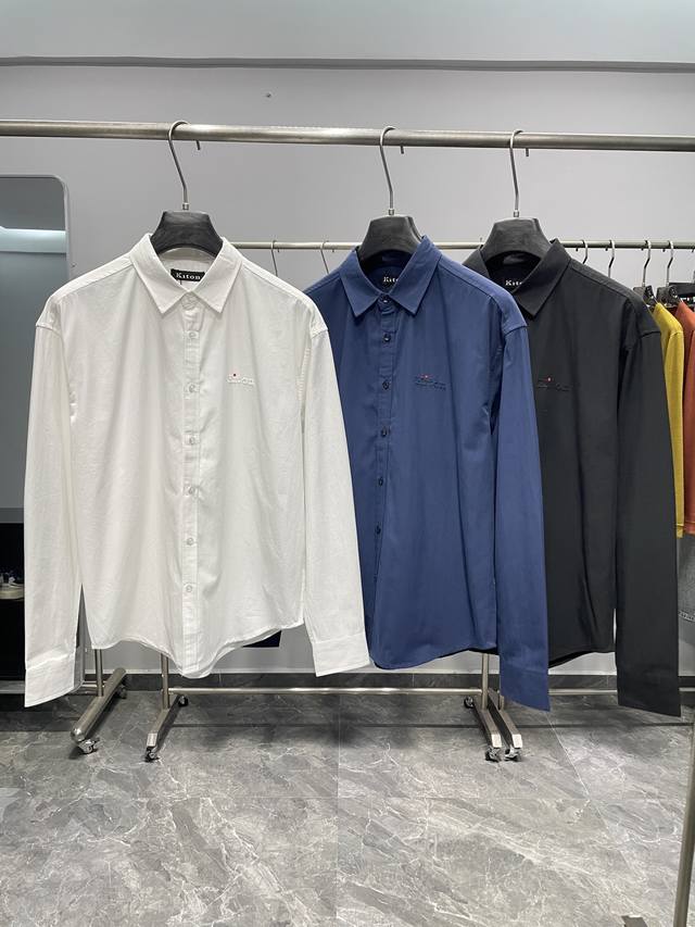 Kiton25Fw秋冬新款高密度斜纹棉质翻领衬衣，男士立体橡胶标识宽松休闲长袖衬衫！贸易公司渠道稀出，同步官网发售！在时尚的广袤天地中，总有一些单品宛如璀璨星辰
