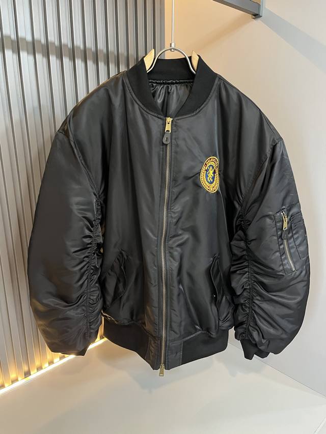 Balencia*巴黎*家 2025秋冬最新款休闲百搭休闲棉服夹克外套，男女同款经典标志五金Logo设计！贸易公司渠道稀出，同步官网发售！基本每一季都会有它的背