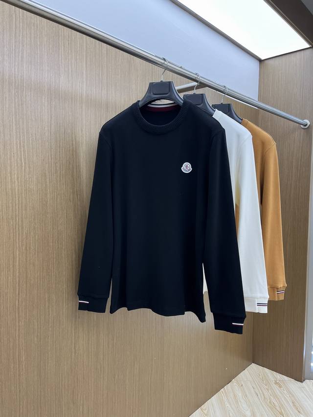 秋冬 Mon 秋冬Moncler打底衫 选用德绒小条 面料细腻柔软上身舒适 Fjj简约时尚 适配商务、休闲等多种场合 码数：48-56
