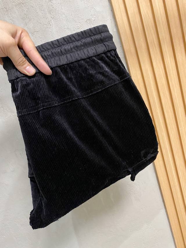 蒙*口 Mo**Ler 新款休闲透气休闲裤！重磅定制面料裤子面料扎实上身挺括有型做工极其考究，不挑人百搭款最高规格，时尚个性的设计风格！可谓是街头潮流典范！M-