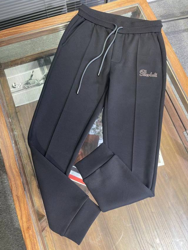 K8098 秋冬新款布鲁诺家休闲宽松束脚长裤，棕色刺绣标志搭配后口袋立体工艺，黑色M-Xxxl