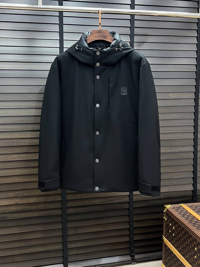 羽绒服- 。 Bc-Brunello Cucinelli 25秋冬时尚连帽夹克羽绒 内冲100G-90白鸭绒，轻薄有型，上身不臃肿，颇具意大利典型风格的时装，贸