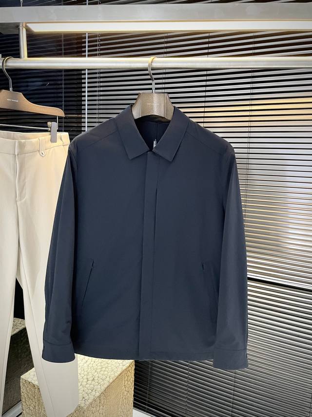 p Z Zegn 杰尼亚 重磅推荐！2025秋冬新品 官网同步发售 简约大方夹克 进口原版高品质绵羊毛锦纶面料，垂度和光泽绝对是提气，门襟设计 更显青春活力，车