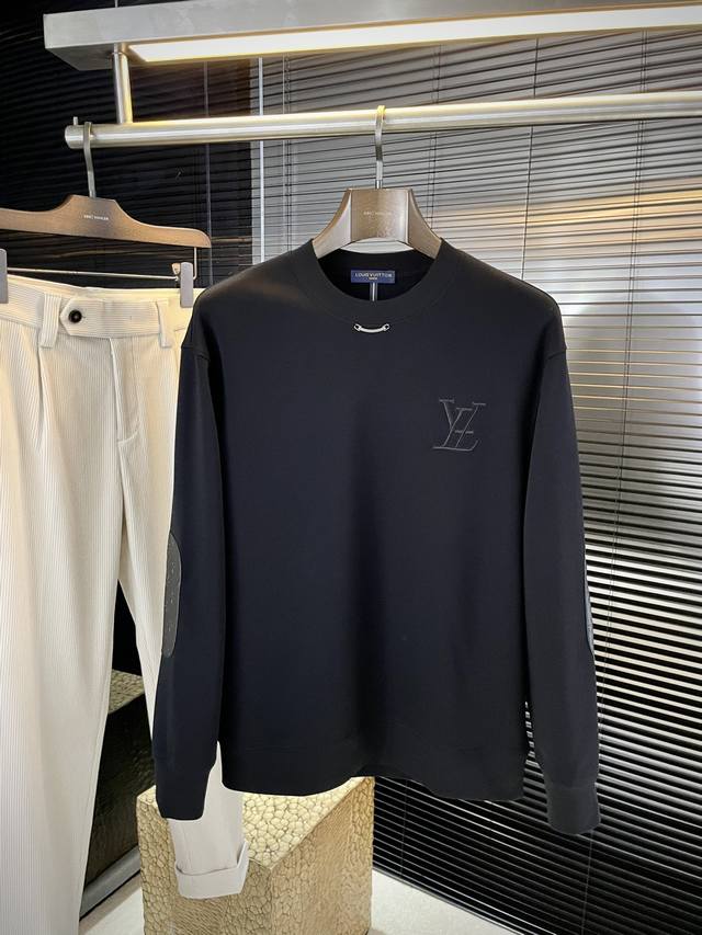 Louis Vu 路易 2025秋季新款，专柜最新卫衣 原版版型上身休闲百搭、随性慵懒范，定制原版航空棉面料，舒适感爆棚。高端大气，秋天的味道有没有，首选 。码