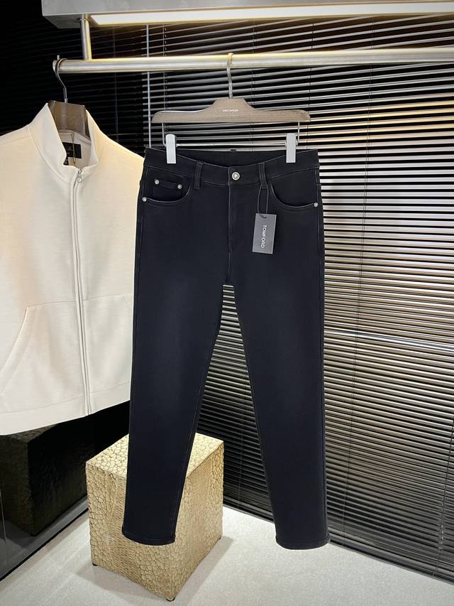 Tom Ford 2025秋冬新款牛仔裤 进口意大利高定牛仔面料 时尚休闲 常规版型 微弹力面料 面料舒适柔软，突破常规牛仔的面料手感，不闷热，舒适感极佳。随意