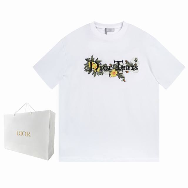 Dior迪奥 Ss春夏短袖T恤新款 字母刺绣设计，采用240克双股双纱全棉面料，面料经过洗水处理，手感更加舒适，三标齐全， 颜色: 白色 黑色 尺码: Xs-L
