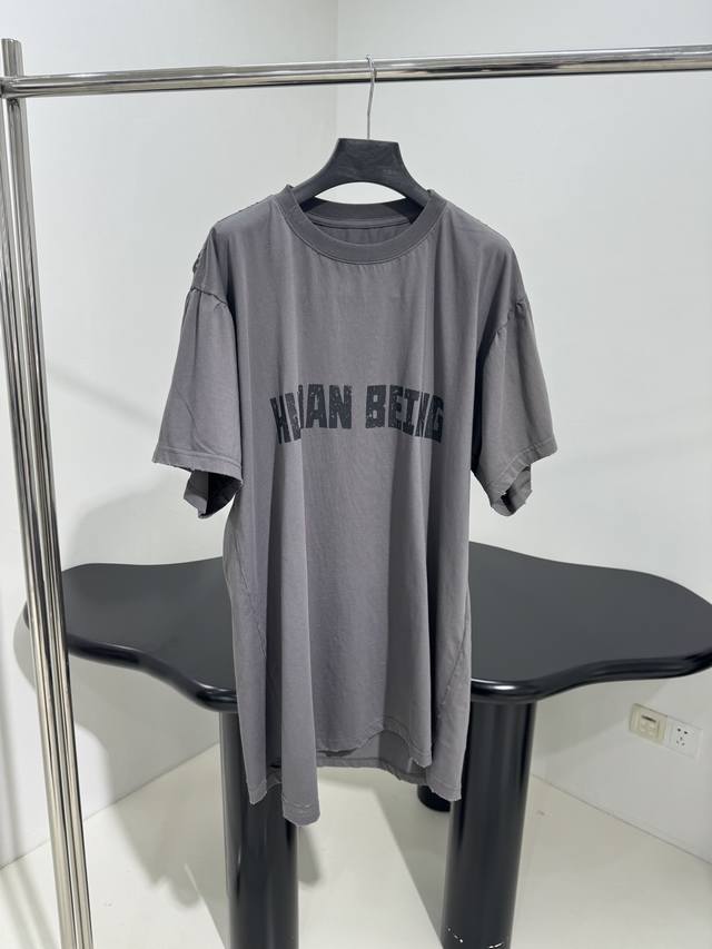 25新品Fashion廓形T恤 定制定染复古平纹针织面料 正面饰以Human艺术作品印花 拔印 春夏款袖子做了改变→堆堆娃娃袖 设计整体更有公主风 水洗褪色效果