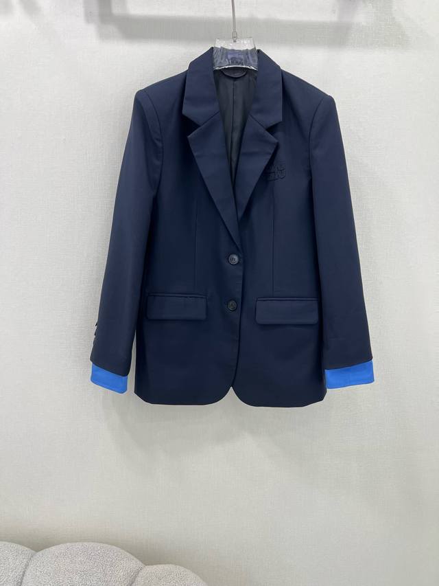 Miumi*25新款新款缪假两件西装外套 高级老钱风配色 少女知识分子时髦风穿搭！老钱风假两件西装外套 撞色袖口可拆卸 版型上身绝绝子！复古风甜妹穿搭！贴布刺绣
