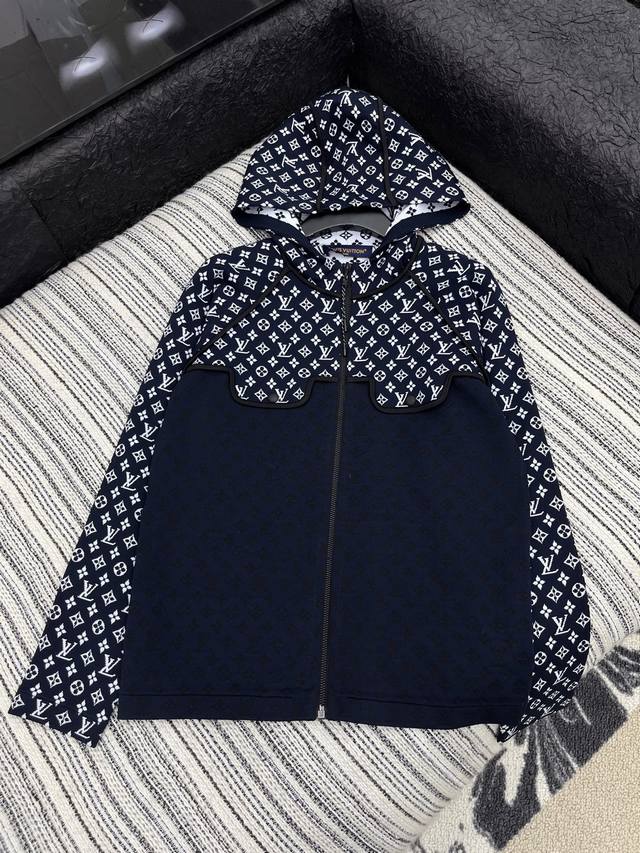 爆款现货 原单品质 Lv ｜25新品长袖拼接针织带帽开衫 气质百搭撞色系 精致常规版型上身巨显瘦！定制最新提花工艺 低调奢华！ 时髦精必备单品解锁所有穿搭！ 认