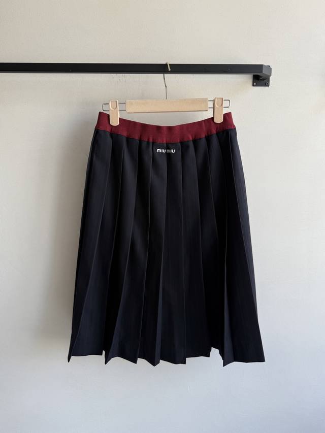 Miumi* 25Fw早秋新款 知性分子学院风百褶半裙原版开发！高版出品！撞色罗纹腰带拼接设计甜酷兼备减龄穿搭。海军蓝条纹帅气又时髦经典版型不挑人上身巨显瘦！定