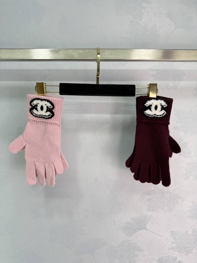 Ch*25秋冬新款针织手套 手感柔软保暖 双C Logo设计 经典百搭 时髦达人凸造型必入神器！4色