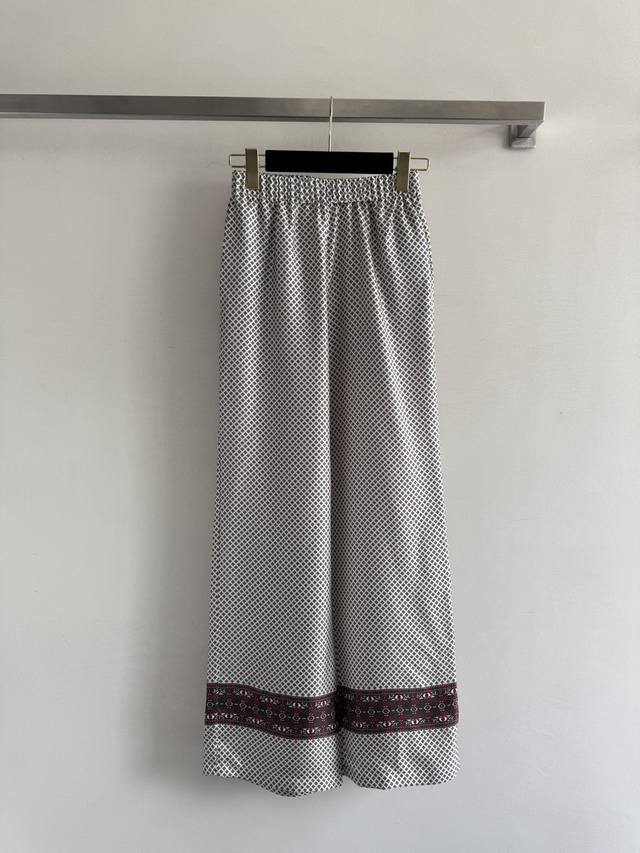 Loro pian* 25Fw 新款松紧腰真丝阔腿长裤，舒适度十足 经典印花图案元素，贵气十足，上身随性洒脱，落落大方，真丝面料 如丝般滑过肌肤，带来无与伦比的