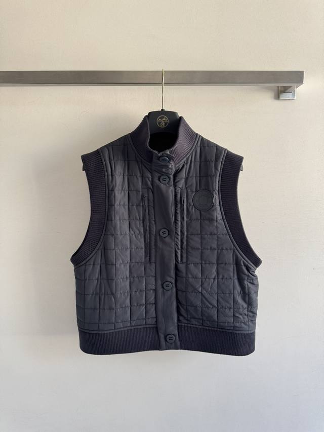 Hermè* 25Fw早秋新款 经典格纹棉服马甲丨独家Yb开发！高版出品！领口包边处质感柔软又保暖，胸前Logo徽标 精致又时尚，内里填棉保暖又不臃肿，轻便休闲