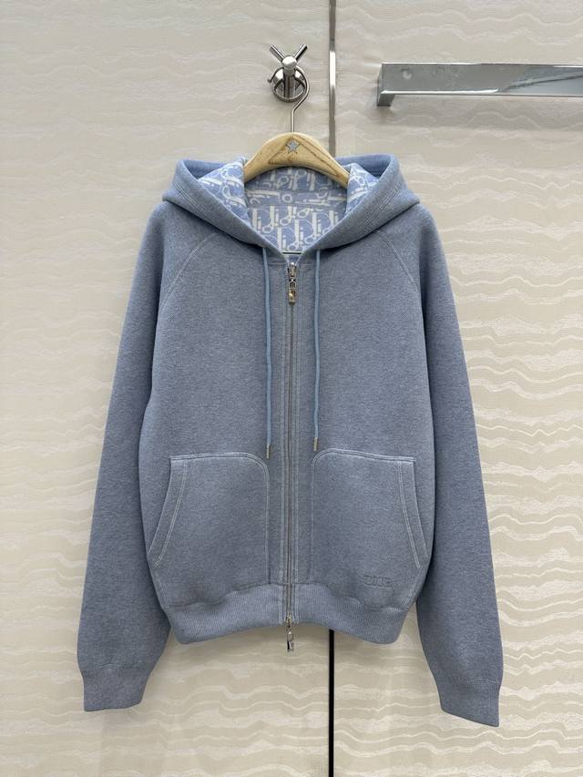 独家首发 高端原单品质！Missd25秋冬新品！高级Baby蓝新色老花Logo拉链羊绒外套！定制奶油蓝颜色超爱双织字母提花织工艺，原版定制五金配件，口袋刺绣字母