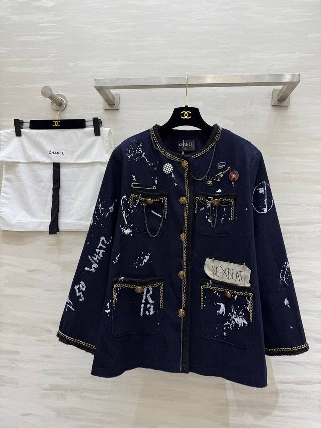 Chane 妮妮外套太美了 Jennie金智妮和虞书欣小妖精 都在穿的手绘小香风外套秀场 高定手绘版超级重工的涂鸦整个设计！ Size：S M L S码肩宽43