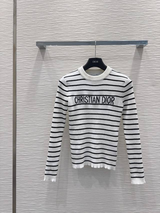 Christian Dio* 2025Fw新品 高弹力 经典毛衣 100%羊毛 质感细腻软糯。经典减龄单品！版型不挑人上身巨显瘦！白富美必收的完美单品。质感超赞