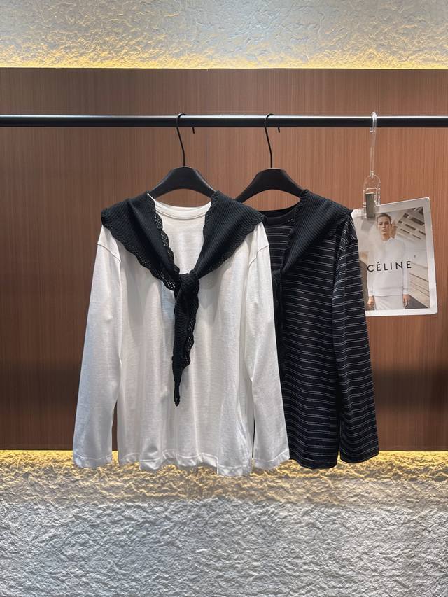 玛吉拉 2025新款时尚长袖来啦！一款是纯净的白色，另一款是经典的黑白条纹，各有韵味。独特之处在于领口搭配的黑色针织披肩， 精致的花边设计，随意打个结，慵懒氛围