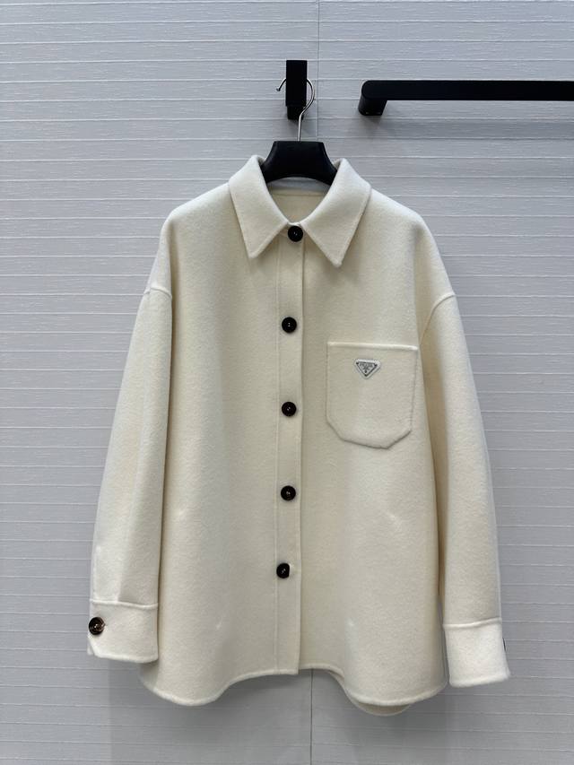 独家首发 高端原单品质！pr早秋新品 三角标大衣外套！时髦精必入叠搭神器！纯手工制作双面尼羊绒大衣！气质翻领衬衫式廓型设计帅气又时髦！进口90羊毛10羊绒面料质