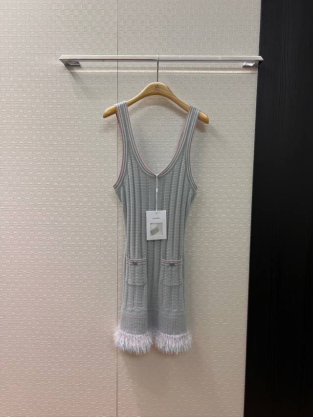 新款25B 马卡龙条纹针织背心连衣裙 毛毛装饰裙摆 修身显瘦 两侧口袋气质名媛 粉色蓝色 Sml