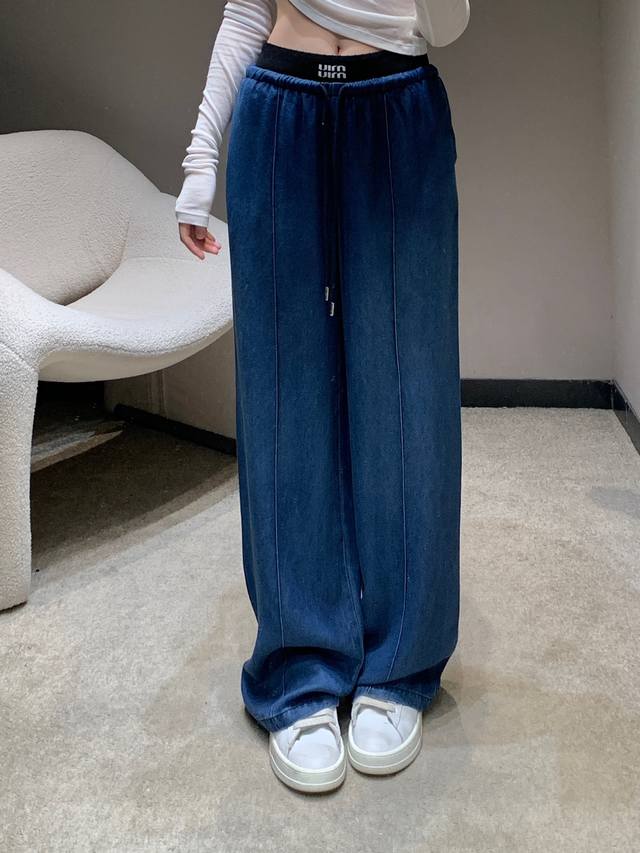 Miumi* 25Ss春夏新款 字母橡筋腰天丝牛仔阔腿长裤丨独家高版出品！裤型质感真的绝了高腰宽松的版型 恰好的裤长 拉伸腿部线条 营造利落大长腿！巨显瘦在搭配