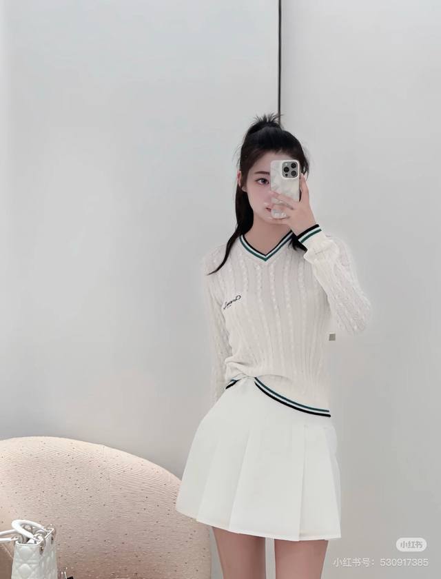Dio* 25Fw早秋新款 背心针织长袖。原版开发！高版出品！吸睛叠穿提升秋季时髦度显瘦又有层次感，秋季轻松凹造型~ 采用棉质混纺纱线编织满件复古麻花图案 V领