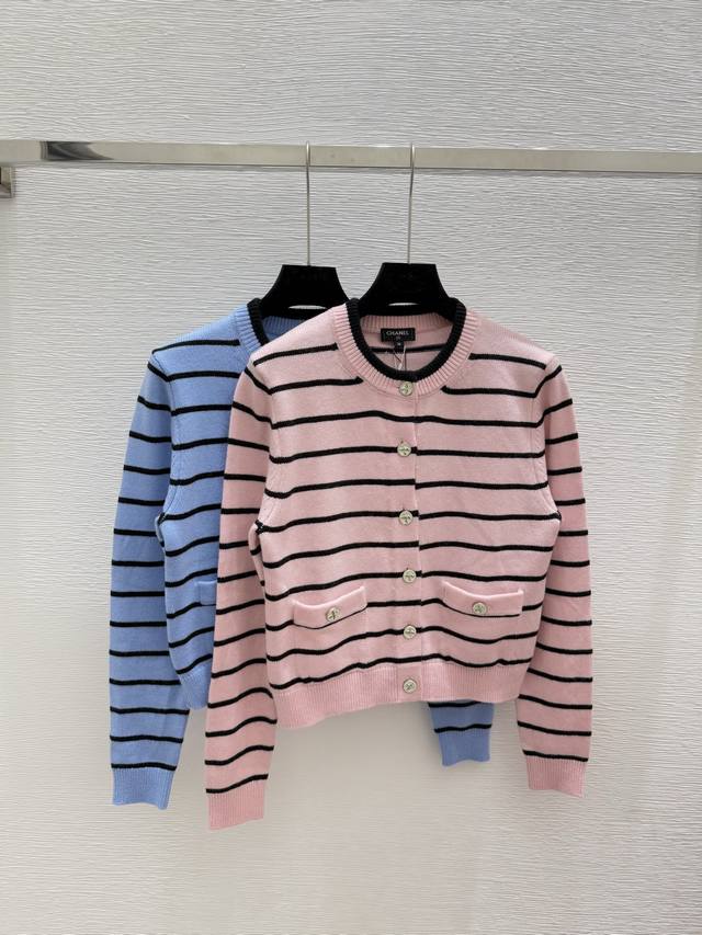 Ch家 早秋新款 撞色条纹圆领针织长袖开衫 颜色：粉色 蓝色 尺码：36.38.40
