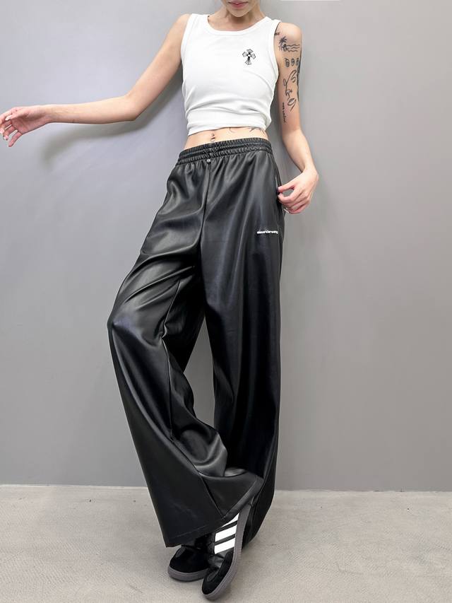 大王 ｜ 新款休闲裤，经典刺绣标，进口环保蛋白皮面料，休闲时尚，尺码Sml