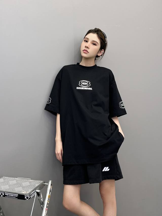 巴黎 ｜ 新款短袖T，成衣洗水吊磨工艺加多处烫银印花，男女同款，尺码Sml