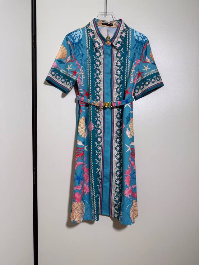Versace 范思哲女 新品蓝绿色底巴洛克海洋世界贝壳海星印花金属徽扣饰腰带短袖翻领衬衫连衣裙。Smlxl