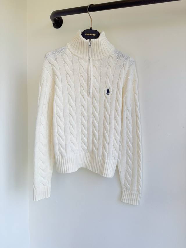 Ralph25秋季新款法式轻奢撞色刺绣字母设计高领拉链针织长袖上衣出货撞色设计 赋予高级质感，立体字母设计，氛围直接拉满 定制进口纱线针织面料，透气性好，穿着舒