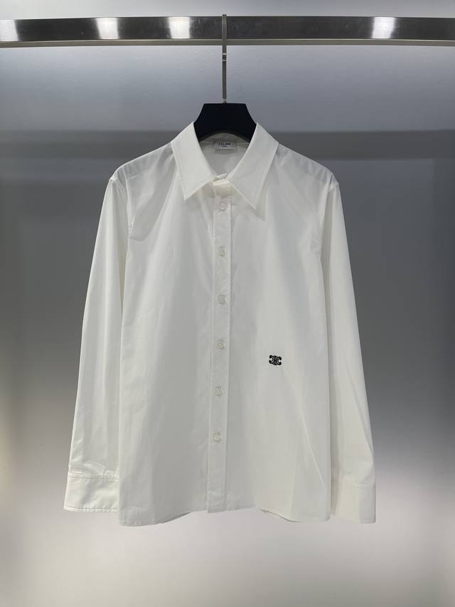 独家首发原单品质 Celi*E 25 新款极简风刺绣小Logo标翻领长袖衬衫！简约而不简单的设计，无论是精致的领口、流畅的线条，还是恰到好处的版型，都彰显着高级