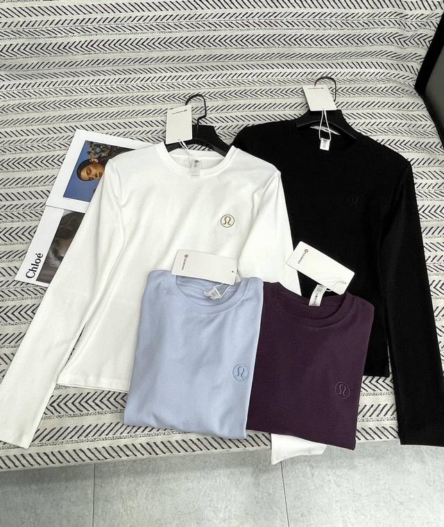 25Ss 秋冬新款 Lulu简约刺绣字母图案长袖棉T恤！ 强烈推荐热卖款！ 做工品质看细节 Color：白 黑 紫 兰 Size：Smlxl