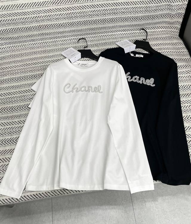 25Ss 秋冬新款 Chanel手工钉珠字母图案长袖棉T恤！ 强烈推荐热卖款！ 做工品质看细节 Color：白 黑 Size：Sml