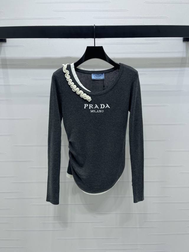 上新原单高端品质 prad* 2025早秋最新系列！撞色假两件针织长袖上衣！定制羊毛纱线织造 舒适软糯 弹力十足 圆领领口拼接假两件长袖版型 内里于领口和衣摆露