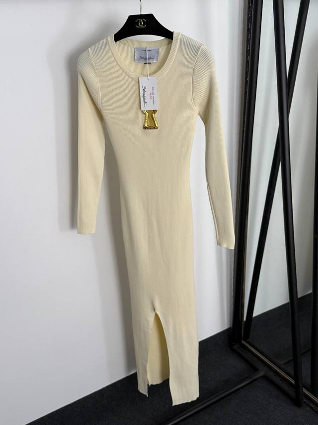 款号20255374 Schiaparelli*新款 金色钥匙孔装饰镂空 包臀开叉针织长袖连衣裙，米白色，咖色，黑色， 均码；胸围60，袖长57，长127；重量
