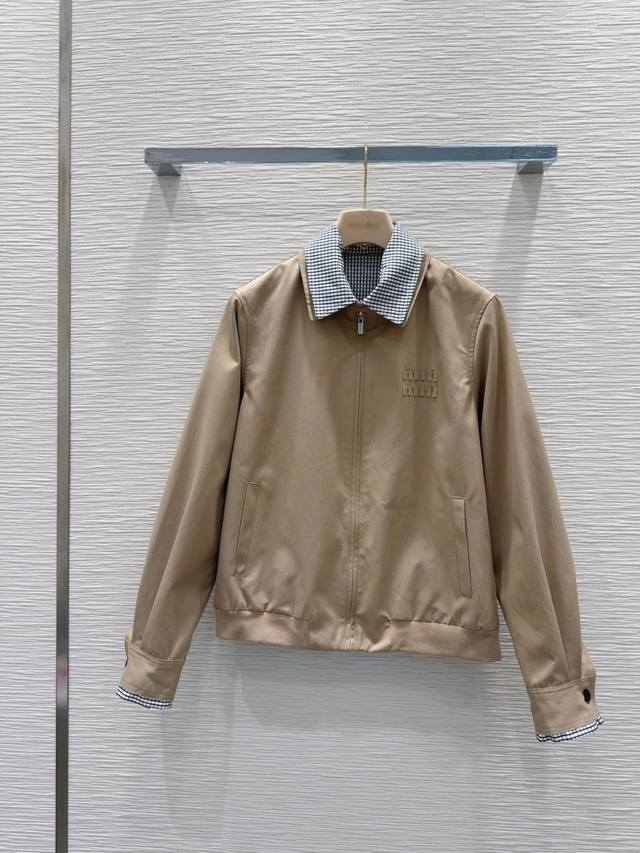 Miu Mi* 2025Fw新款外套 火箭速度出品！整件立体剪裁 全方位精致做工 上身超级遮肉显瘦 穿出清爽时髦的高级感 日常优雅又时髦巨百搭 颜色很好看 面料