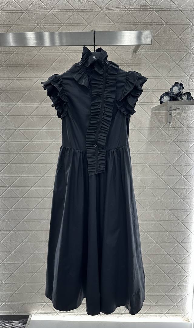 Dio*2025新品上架 可拆卸褶皱花边连衣裙 定制Yb斜纹棉材质 质感舒适 穿搭透气 纽扣开襟连衣裙版型 配合腰间切割 轻松打造好比例 对身材限制极少 领边与