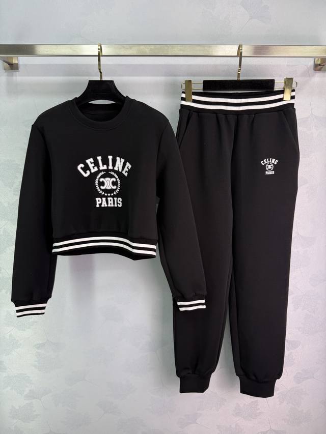 Celin*25早秋新款套装 圆领下摆织带卫衣束脚长裤的组合 上衣Ce字母凯旋门Logo印花 下摆织带收腰复古又时髦 简约的线条轮廓很有运动感 懒人必备 起来秒